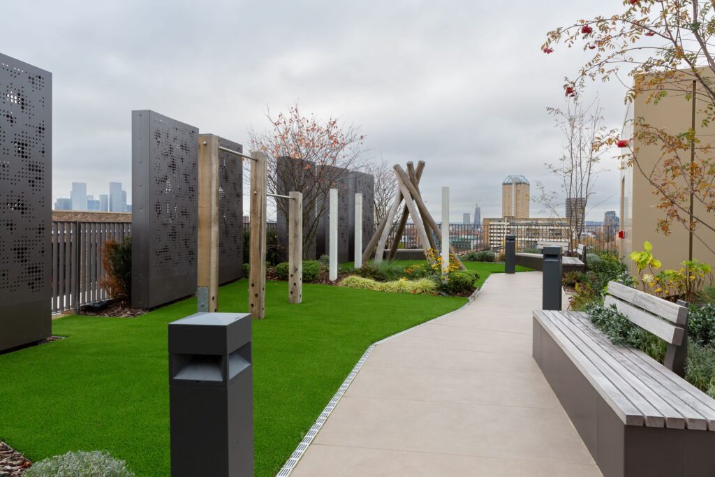 Can artificial grass and green roofs work together?